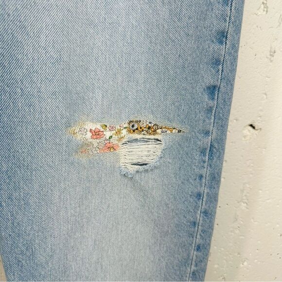 LEVI'S Women's size 32 x 29.5" She's Crafty 501 Women's Original Fit Jeans - Picture 6 of 16